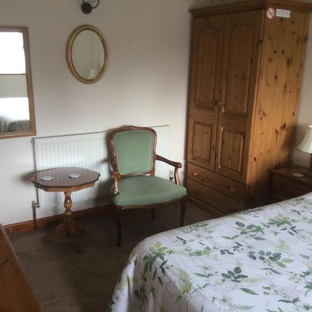 Albertine ,A Warm Welcome Awaits You ,Offering Room Only Or Bed And Breakfast ,Ideal Location For Solent Way ,High Street ,Isle Of Wight ,New Forest Лімінгтон Екстер'єр фото
